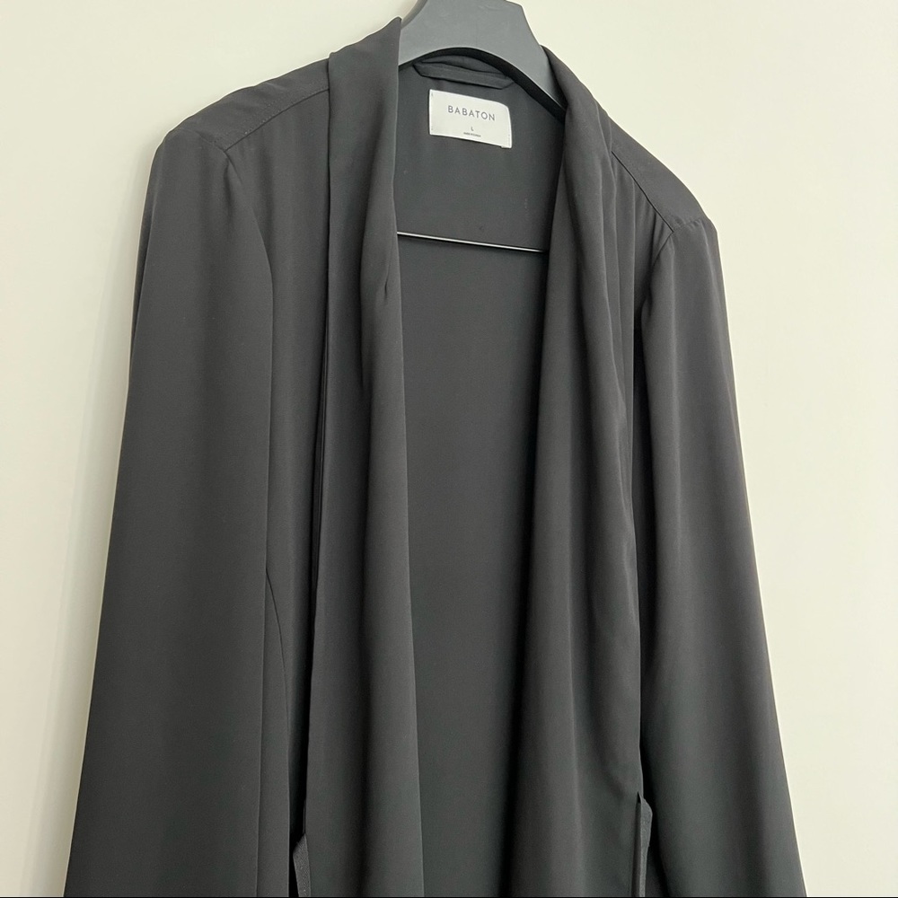 ARITZIA • Babaton Flowy Black Long Sleeve Tie Front Kimono Robe
